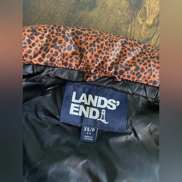 Lands’End Puffer Vest leopard Print - Picture 9 of 15